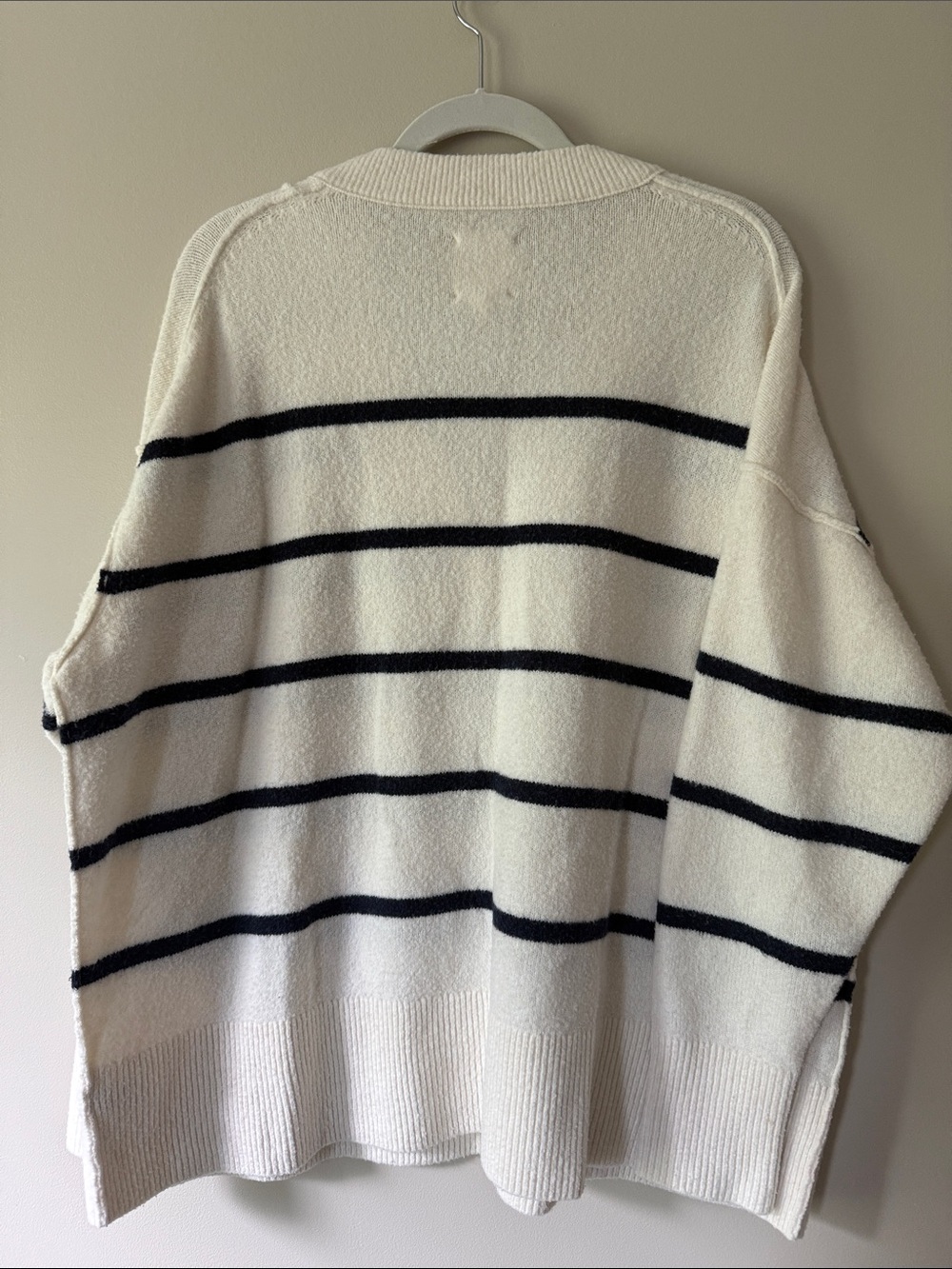 aerie UnReal V-Neck Sweater in Toasted Coconut - Large - Picture 2 of 10